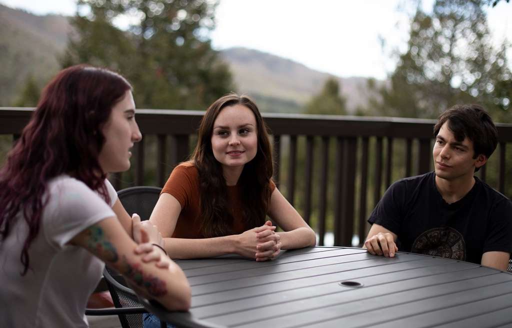 Teen group discussion on patio at Colorado teen rehab